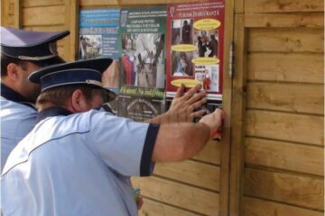 Polițiștii au distribuit 400 de materiale preventive