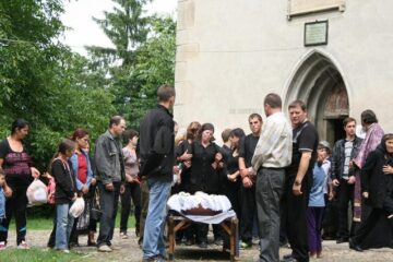 Durere fără margini la înmormântarea copilașului mort în condiții atât de tragice