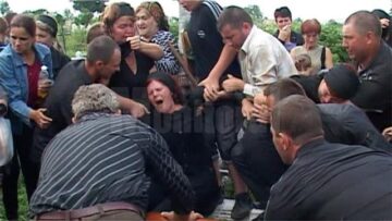 Durere fără margini la înmormântarea copilașului mort în condiții atât de tragice