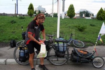 Băcăuanul Anton Duma străbate România pe bicicletă pentru o cauză nobilă
