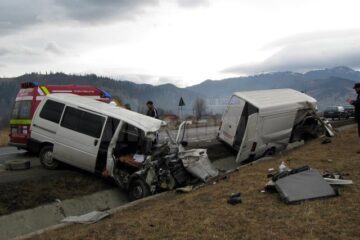 Trei oameni morți, alți trei răniți grav, după un cumplit accident la intrarea in Câmpulung Moldovenesc dinspre Suceava