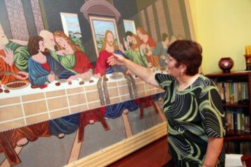 Reproducere după „Cina cea de Taină” a lui Leonardo da Vinci, cu peste un milion de mărgele