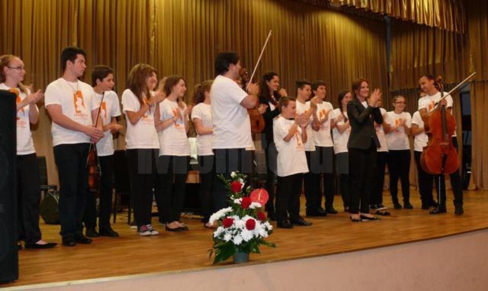 La masterclass au participat 24 de tineri instrumentiști la vioară și violoncel