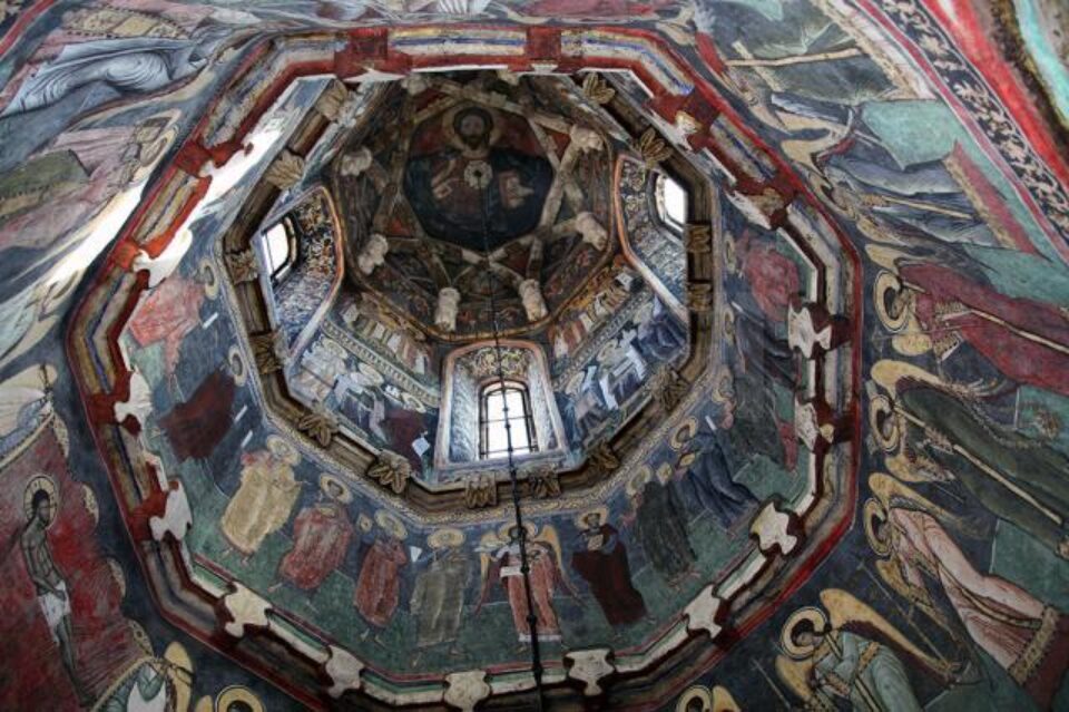 De ce se pictează bisericile