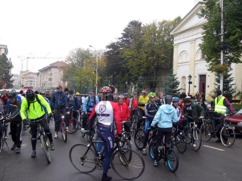 Bicicliștii suceveni vor să anunțe că sunt și ei în traficul din municipiul Suceava
