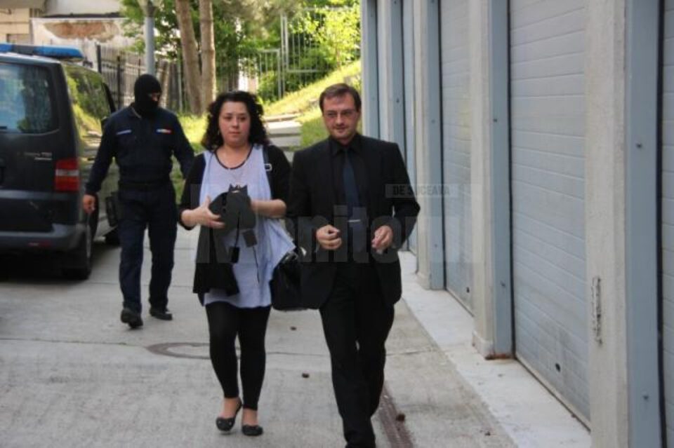 Directorul APIA Suceava, Eugen Mogoș, adus la audieri la sediul DNA Suceava împreună cu o colegă de serviciu