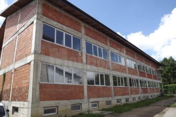 Internatul LPS, al cărui acoperiș nici măcar nu a fost plătit