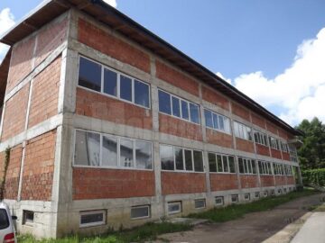 Internatul LPS, al cărui acoperiș nici măcar nu a fost plătit