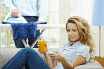 Bărbații care își ajută soțiile la treburile casnice au parte de o viața sexuală împlinită, Foto: Shutterstock
