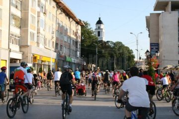 Aproape 200 de bicicliști au participat la miting, solicitând să fie create condiții pentru practicarea acestui sport