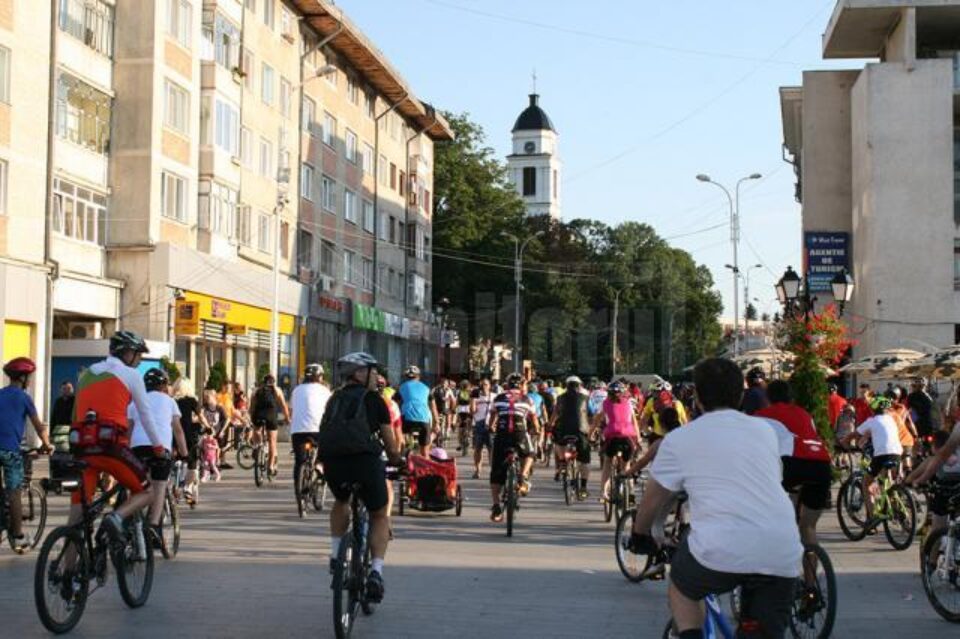 Aproape 200 de bicicliști au participat la miting, solicitând să fie create condiții pentru practicarea acestui sport