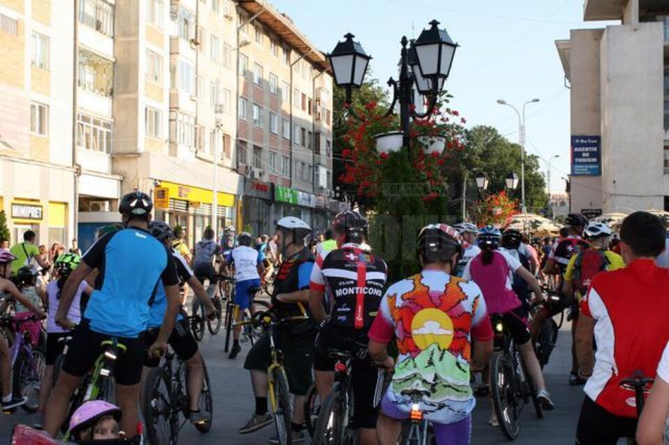 Aproape 200 de bicicliști au participat la miting, solicitând să fie create condiții pentru practicarea acestui sport