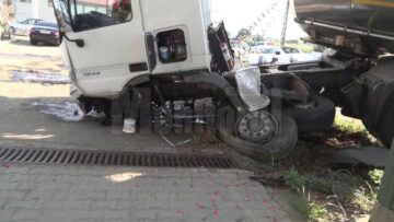 Autocisterna a trecut la aproape un metru de una dintre pompele de alimentare cu carburant din incinta benzinăriei