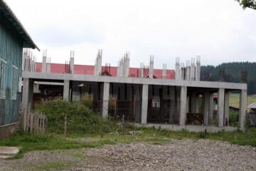 Construcția școlii a fost sistată din 2008, din lipsă de fonduri