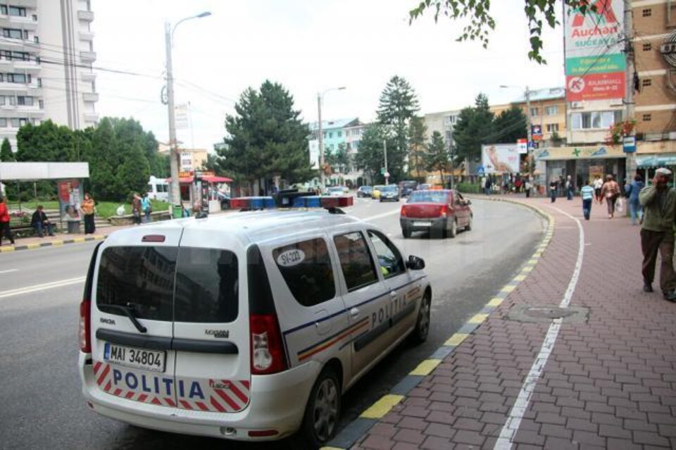 O acțiune a poliției rutiere desfășurată pe raza județului, în zona trecerilor de pietoni, s-a soldat într-o singură zi cu nu mai puțin de 166 de amenzi O acțiune a poliției rutiere desfășurată pe raza județului, în zona trecerilor de pietoni, s-a soldat într-o singură zi cu nu mai puțin de 166 de amenzi