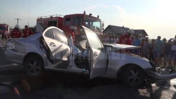 Mercedesul E-Klasse, făcut zob după impactul cu autocisterna