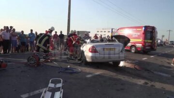 Mercedesul E-Klasse, făcut zob după impactul cu autocisterna