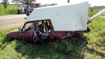 Dacia Papuc în care se aflau cele trei femei, izbită și aruncată într-un șant de un autoturism Audi