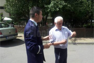 Polițiștii au distribuit zilele trecute peste 1000 de materiale informative despre prevenirea furturilor din locuințe