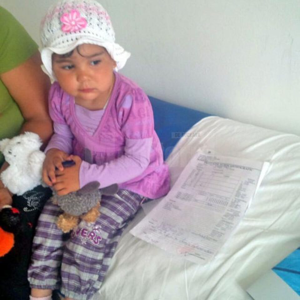 Rebeca Mariana Matei, în vârstă de 2 ani, din Șerbăuți, are nevoie urgent de o operație de reparare a inimii Rebeca Mariana Matei, în vârstă de 2 ani, din Șerbăuți, are nevoie urgent de o operație de reparare a inimii