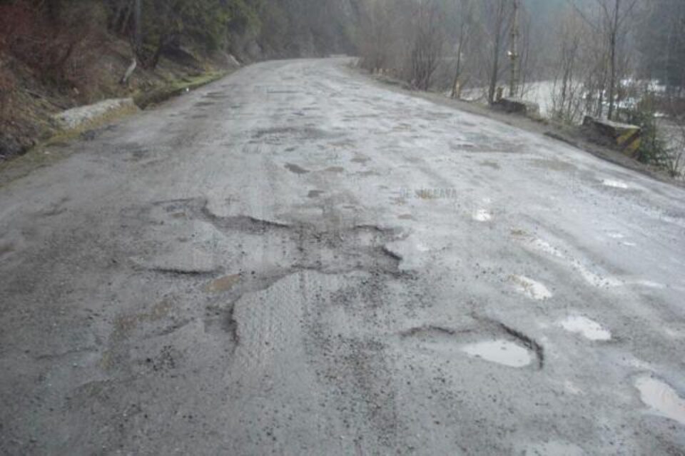 Așa arată DN 18 pe numeroase porțiuni