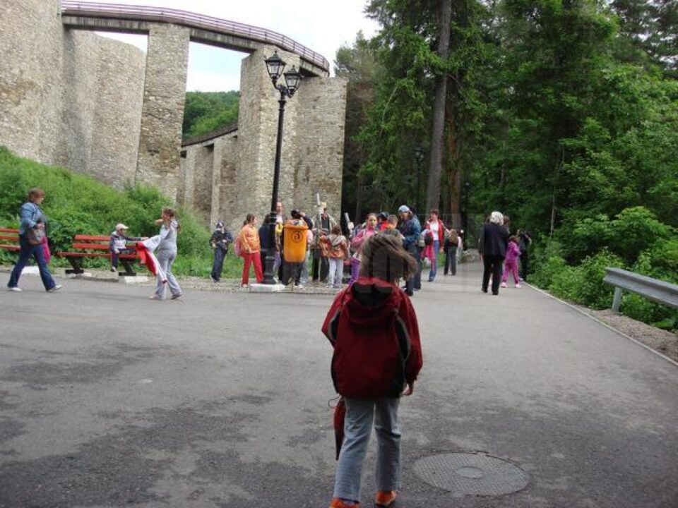 Între altele, elevii vor vizita și Cetatea Neamțului