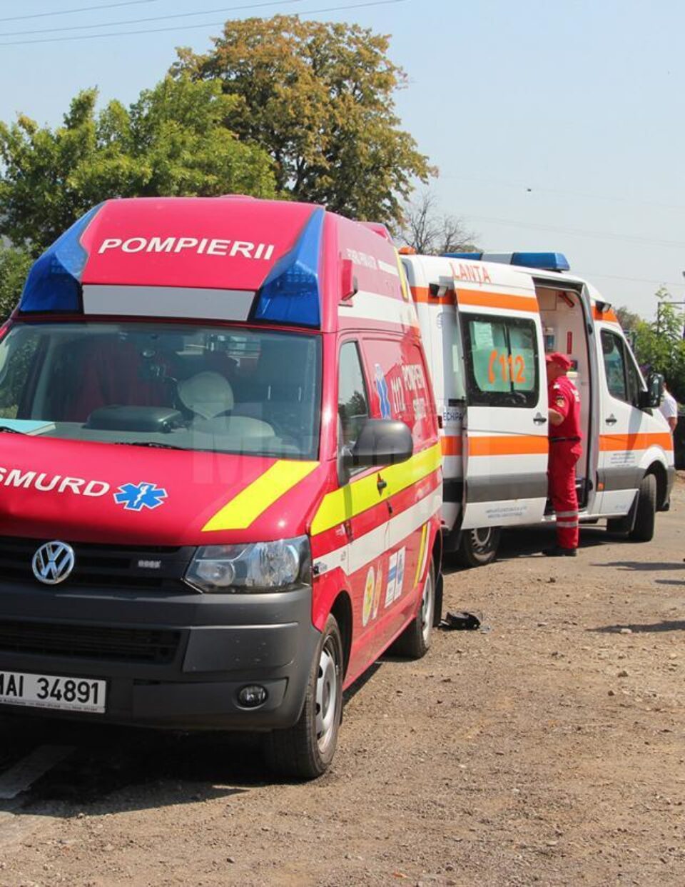 La locul accidentului s-au deplasat trei ambulanțe din județul Bistrița-Năsăud, trei ambulanțe din Vatra Dornei și un echipaj SMURD din Câmpulung
