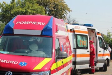 La locul accidentului s-au deplasat trei ambulanțe din județul Bistrița-Năsăud, trei ambulanțe din Vatra Dornei și un echipaj SMURD din Câmpulung