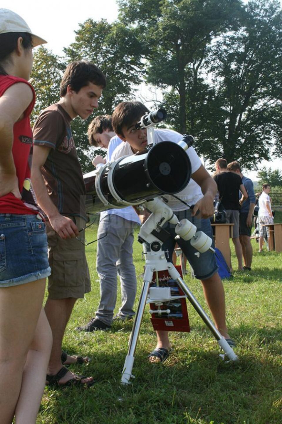 Spectacolul bolții cerești, urmărit de pe platoul Mănăstirii Dragomirna de concurenții Olimpiadei de Astronomie