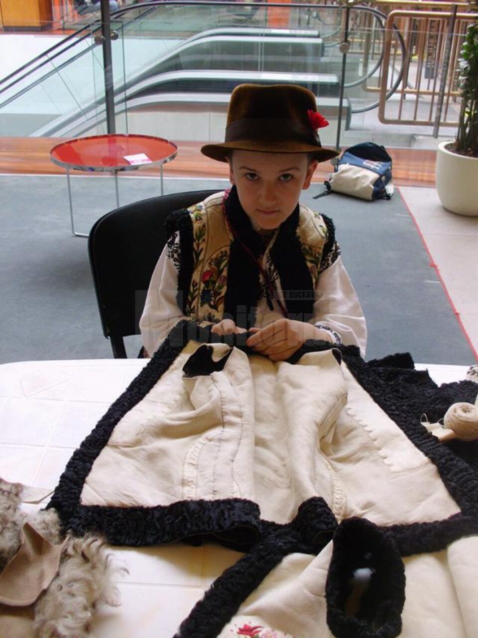 Andrei Botez are 9 ani și este la a patra participare la Olimpiada Națională de meșteșuguri Andrei Botez are 9 ani și este la a patra participare la Olimpiada Națională de meșteșuguri