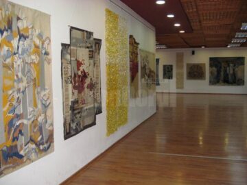 Expoziția Clasic și modern - tehnici ale tapiseriei parietale