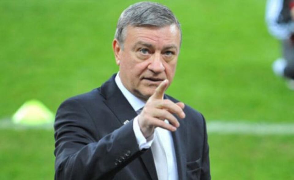 Mircea Sandu renunță la 50.000 de euro și funcția de președinte de onoare al FRF Mircea Sandu renunță la 50.000 de euro și funcția de președinte de onoare al FRF