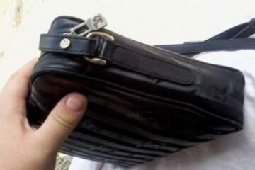 Bătrânul a găsit șervețele și săpun în borseta în care credea că sunt dolari. Foto realitatea.net