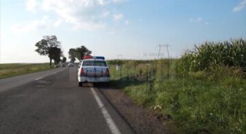 Deși mașina s-a făcut zob, șoferul a scăpat cu răni ușoare