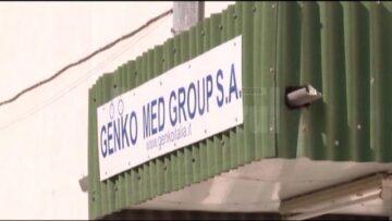 Circa 20 de angajați ai fabricii de seringi Genko Group SA Suceava au venit ieri din concediu, la firmă, pentru a protesta că nu și-au primit salariile de luni de zile