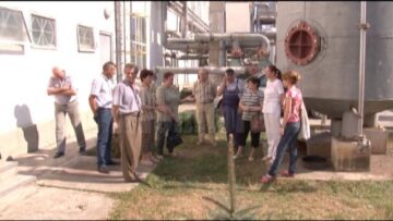 Circa 20 de angajați ai fabricii de seringi Genko Group SA Suceava au venit ieri din concediu, la firmă, pentru a protesta că nu și-au primit salariile de luni de zile