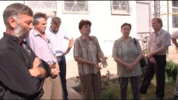 Circa 20 de angajați ai fabricii de seringi Genko Group SA Suceava au venit ieri din concediu, la firmă, pentru a protesta că nu și-au primit salariile de luni de zile