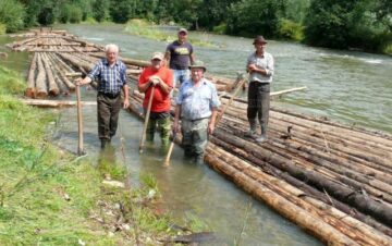Vasile Morari, Vasile Moroșan, Petru Cântea, Savu Rusu și Nicușor Hodiș au dorit să păstreze tradiția plutăritului