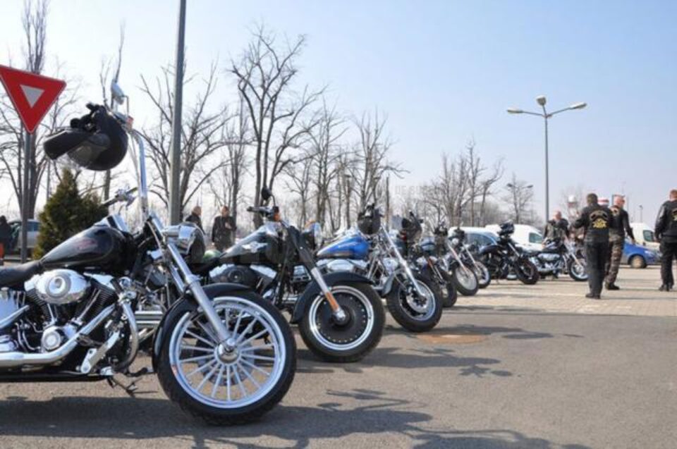 Întâlnire a posesorilor de Harley-Davidson, la Câmpulung Moldovenesc