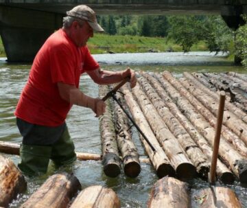 În satul cultural al României a început săptămâna plutăritului pe Bistrița Aurie