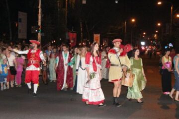 Parada cu făclii a Festivalului de Artă Medievală „Ștefan cel Mare”