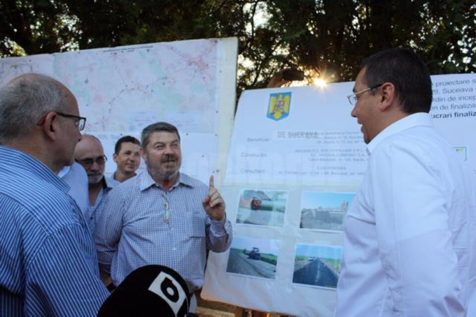 Prim-ministrul Victor Ponta și proprietarul firmelor care au executat lucrarea, Dorinel Umbrărescu Prim-ministrul Victor Ponta și proprietarul firmelor care au executat lucrarea, Dorinel Umbrărescu