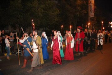 Parada cu făclii a Festivalului de Artă Medievală „Ștefan cel Mare”