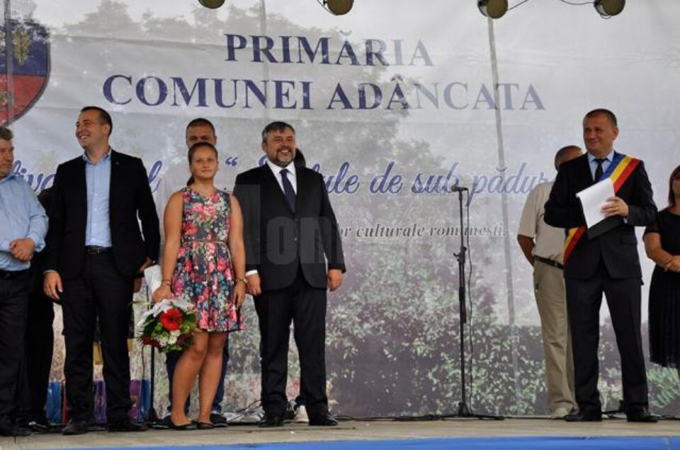 Primăria Adâncata și Consiliul Local au pregătit, cu sprijinul deputatului democrat-liberal Ioan Balan, un program divers pentru sărbătorirea a 500 de ani de la prima atestare documentară a localității