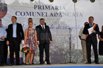 Primăria Adâncata și Consiliul Local au pregătit, cu sprijinul deputatului democrat-liberal Ioan Balan, un program divers pentru sărbătorirea a 500 de ani de la prima atestare documentară a localității