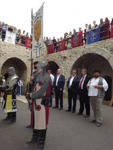 Salve de tun și defilări ale cavalerilor din toată țara, la deschiderea oficială a Festivalului Medieval 2014