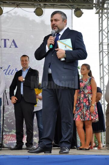 Deputatul Ioan Balan i-a asigurat pe locuitorii din Adâncata că va sprijini în continuare proiectele administrației locale