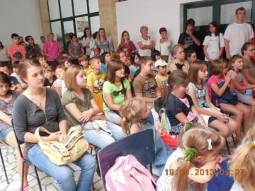 Școală de vară pentru juniori, cu ateliere de creație, jocuri cercetășești, excursii și întreceri sportive
