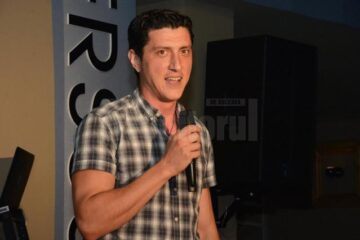Vedetele din serialul de comedie românesc “Las Fierbinți” au oferit sucevenilor o seară plină de umor, cu hohote de râs