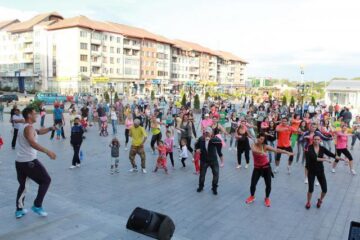 Circa 500 de persoane, dansatori și public, și-au demonstrat susținerea pentru Rebeca